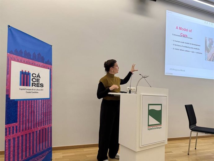 Iris Jugo durante su intervención