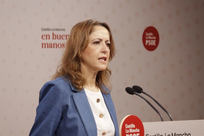 La vicesecretaria general del PSOE de Castilla-La Mancha y eurodiputada, Cristina Maestre, en rueda de prensa.