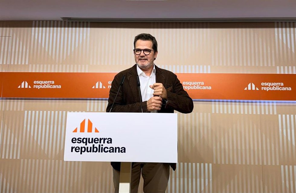 El vicesecretario general de Comunicación y portavoz de ERC, Isaac Albert, en rueda de prensa