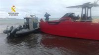 Los tripulantes de una embarcación con 500 kilos de cocaína en Ibiza trataron de embestir a la Guardia Civil