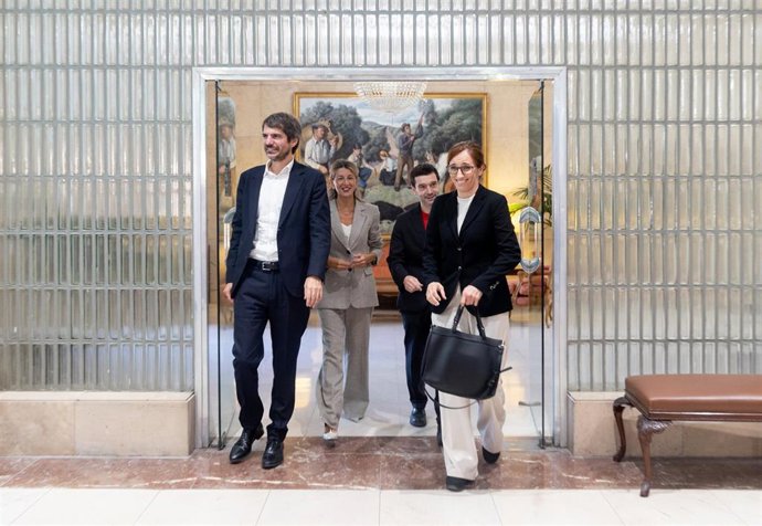 (I-D) El ministro de Cultura, Ernest Urtasun; la vicepresidenta segunda y ministra de Trabajo y Economía Social, Yolanda Díaz; el ministro de Derechos Sociales, Consumo y Agenda 2030, Pablo Bustinduy, y la ministra de Sanidad, Mónica García, durante una r