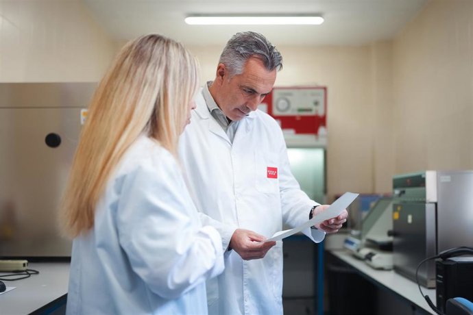 El consejero de Medio Ambiente, Agricultura e Interior de la Comunidad de Madrid visita el Laboratorio Regional de Sanidad Animal de Colmenar Viejo