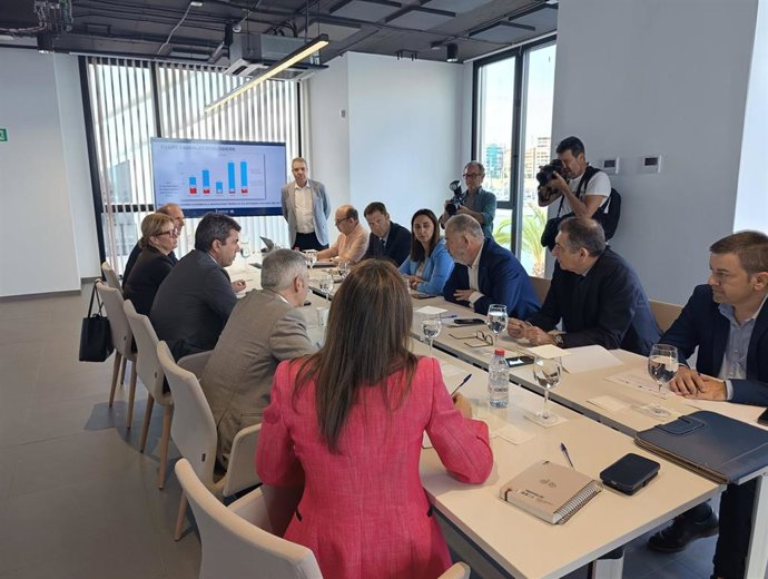 La consejera Sara Rubira durante la presentación del informe sobre el Trasvase Tajo-Segura