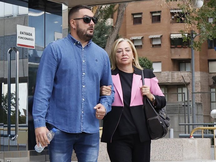 Miguel Marcos y Belén Esteban a la salida de la Audiencia Provincial de Madrid tras asistir al juicio contra Toño Sanchís
