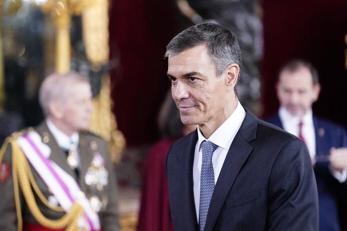 O Presidente do Governo e Secretário-Geral do PSOE, Pedro Sánchez, durante a recepção por ocasião do Feriado Nacional, no Palácio Real, em 12 de outubro de 2025, em Madri (Espanha). O evento é presidido pelo Rei e pela Rainha da Espanha, a Princesa de Ast