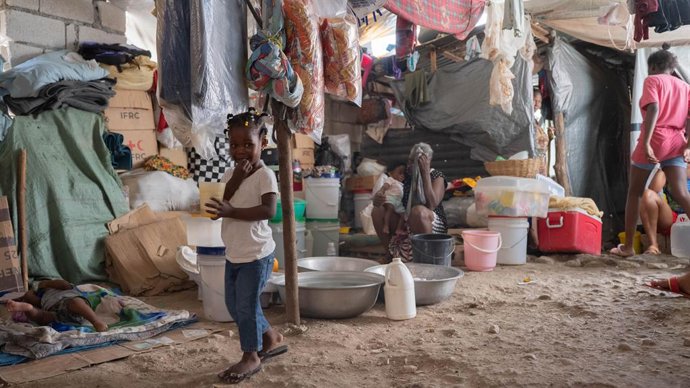 Uma família na capital do Haiti, Porto Príncipe.