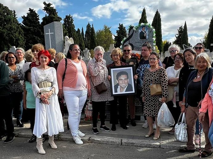 Familiares y seguidores de Carlos Marín celebran el 57 cumpleaños del artista