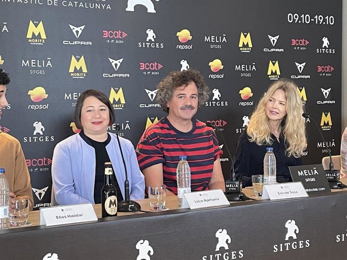La productora Leire Apellaniz, el director Ion de Sosa y la actriz Christina Rosenvinge presentan 'Balearic' en Sitges