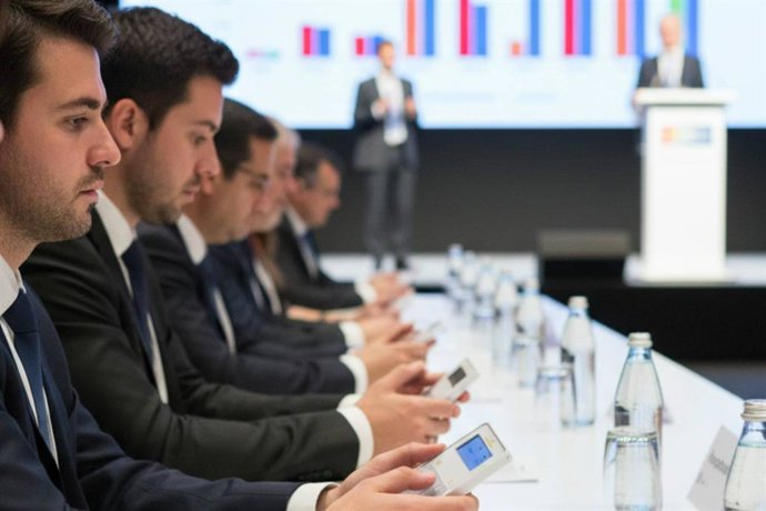 Formación y espectáculos más participativos gracias al sistema de votación interactiva de Custom Vote