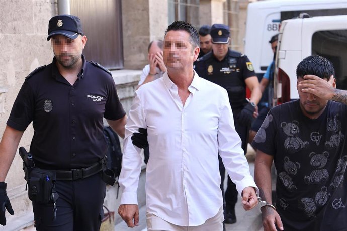 Archivo - El dueño del Medusa Beach, en el momento de ser puesto a disposición judicial en junio de 2024.