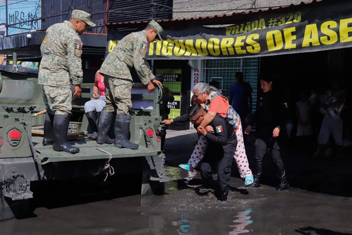 México.- Ascienden a 64 los muertos por las fuertes lluvias caídas en cinco estados de México