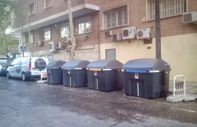 Contenedores dañados en Badajoz