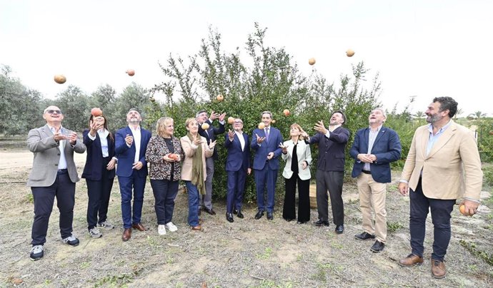 Corte simbólico de la DOP Granada Mollar de Elche