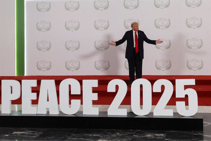 13 October 2025, Egypt, Sharm El-Sheikh: US President Donald Trump gestures as he poses for a photo at the Sharm El-Sheikh Peace Summit in Egypt. The meeting of heads of state and government is to discuss support for the Gaza Strip following the ceasefire