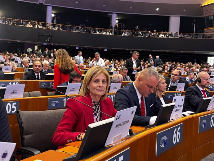 La alcaldesa de Jerez, María José García-Pelayo, en el Pleno del Comité Europeo de las Regiones.