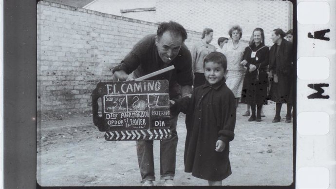 La Biblioteca Central acoge mañana la exposición 'La belleza de lo sencillo. 75 años de El camino de Miguel Delibes'