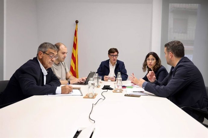 El presidente de la Generalitat, Salvador Illa, preside una de las reuniones para abordar soluciones para localidades más afectadas por las lluvias