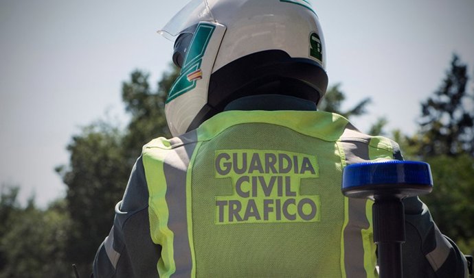 Archivo - Agente de la Guardia Civil de Tráfico en foto de recurso.