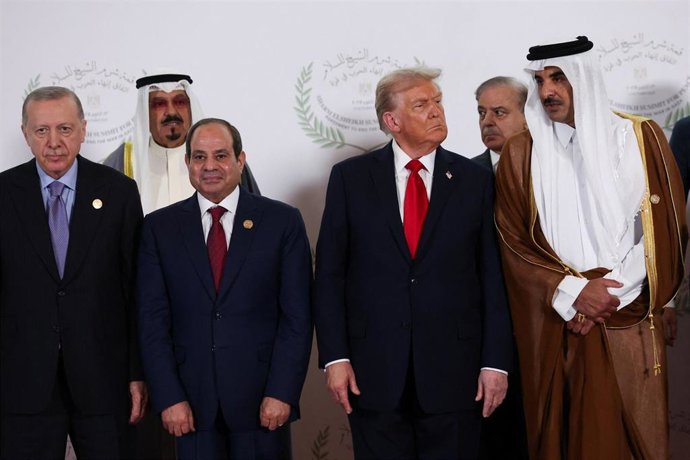 Recep Tayyip Erdogan, Abdelfatá al Sisi, Donald Trump y Tamim bin Hamad al Thani en Sharm el Sheij