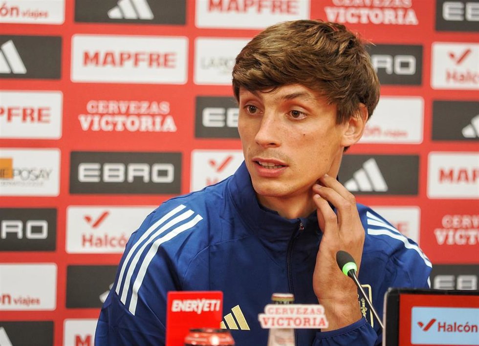 El futbolista de la selección española Robin Le Normand durante una rueda de prensa en el Estadio José Zorrilla.