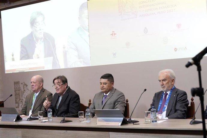 La RAE y el Cervantes continúan su duelo dialéctico en el Congreso de la Lengua en Perú