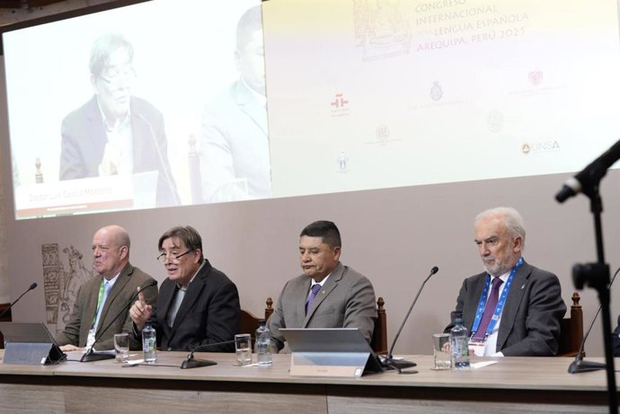La RAE y el Cervantes continúan su duelo dialéctico en el Congreso de la Lengua en Perú
