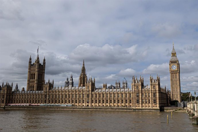 Archivo - 13 de setembro de 2023, Londres, Reino Unido: A vista panorâmica do Parlamento do Reino Unido em Londres. O MI5 emitiu um alerta sobre a infiltração chinesa no Parlamento do Reino Unido depois que um pesquisador parlamentar foi preso sob os Segr