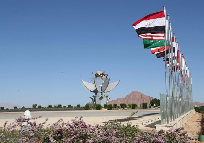 SHARM EL-SHEIKH, 12 de outubro de 2025 -- Esta foto tirada em 12 de outubro de 2025 mostra a Praça da Paz na cidade turística de Sharm el-Sheikh, no Mar Vermelho, Egito. Sharm el-Sheikh está programada para sediar uma cúpula para acabar com a guerra em Ga