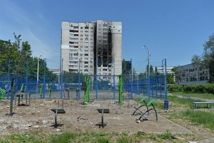 Archivo - KHARKOV, 6 de junho de 2022 -- Foto tirada em 2 de junho de 2022 mostra um prédio danificado em Kharkov, Ucrânia.