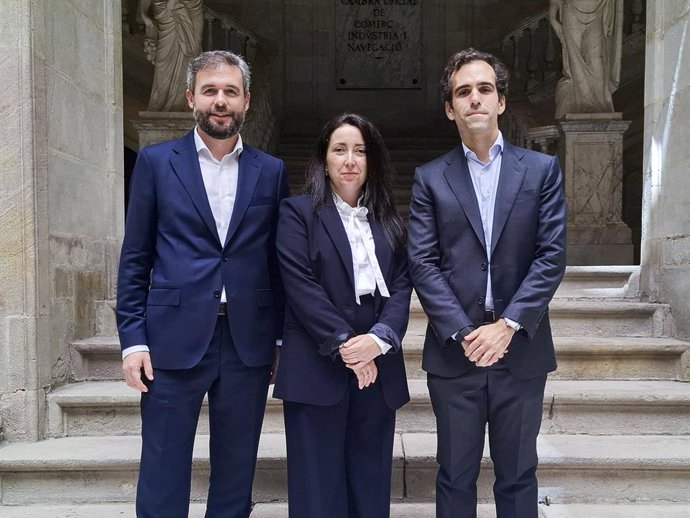 De izquierda a derecha: Antonio José Pérez Bravo, Laura Subiranas, socios de Outsourcing, y Álvaro Gómez-Elvira, socio del área de Fiscal de BDO Abogados