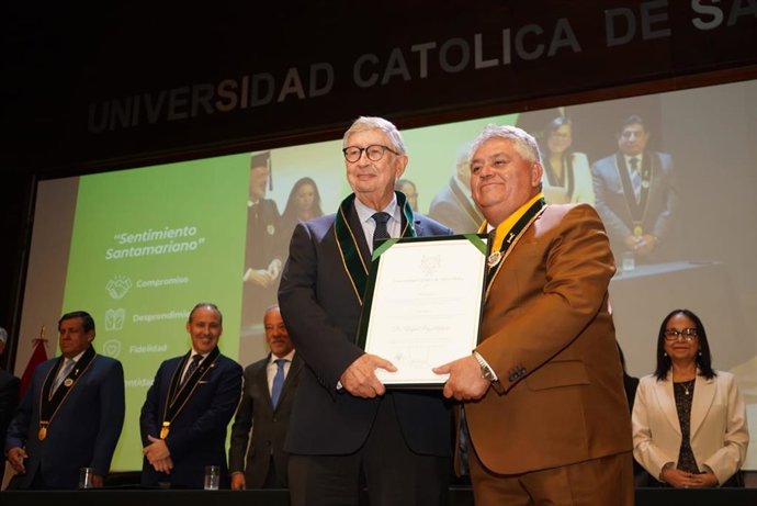 Rafael Puyol nombrado Profesor Honorario por la Universidad Católica de Santa María de Arequipa