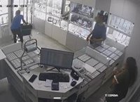 Guardia Civil detiene a dos individuos por asaltar una joyería en Águilas