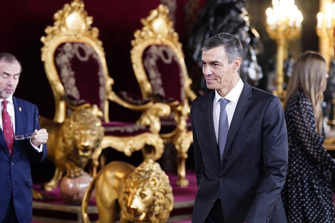 O Presidente do Governo e Secretário-Geral do PSOE, Pedro Sánchez, durante a recepção por ocasião do Feriado Nacional, no Palácio Real, em 12 de outubro de 2025, em Madri (Espanha). O evento é presidido pelo Rei e pela Rainha da Espanha, a Princesa de Ast