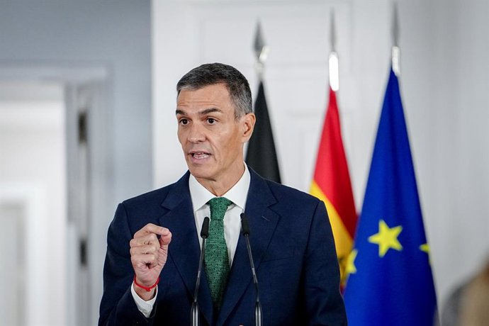 18 September 2025, Spain, Madrid: Spanish Prime Minister Pedro Sanchez holds a press conference following a joint meeting with German Chancellor Friedrich Merz. Photo: Kay Nietfeld/dpa