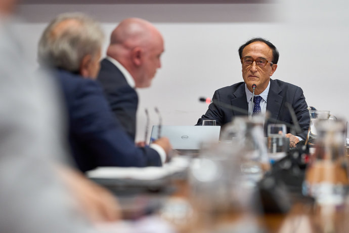 El presidente de la mesa de contratación de las obras de Belate, Jesús Polo, comparece en la comisión de investigación del Parlamento de Navarra.