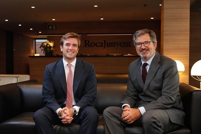 Javier Arenas (i) y Joan Roca (d)