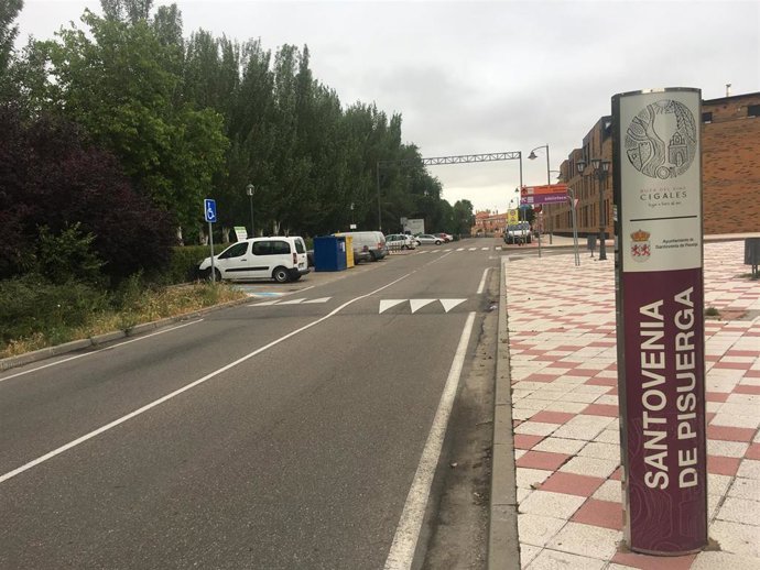 Archivo - Entrada al municipio de Santovenia de Pisuerga.