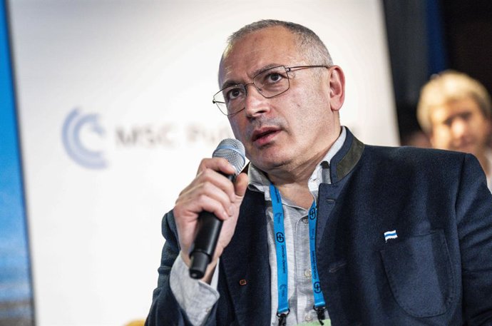 Archivo - Arquivo - 18 de fevereiro de 2023, Munique, Baviera, Alemanha: Empresário social e ativista da oposição Mikhail Khodorkovsky discursa no painel de discussão Russia Reimagined durante a Conferência de Segurança de Munique no Bayerischer Hof Hotel