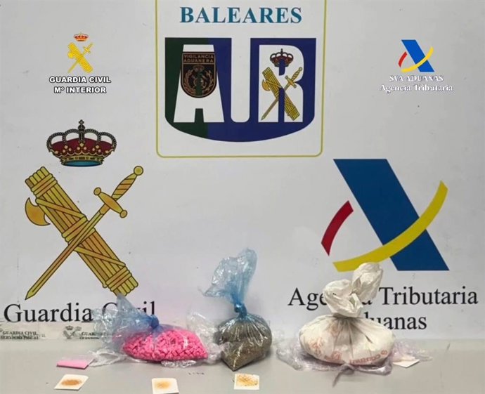 Archivo - Droga incautada en un coche procedente de Valencia en el puerto de Palma