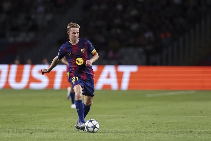 Frenkie de Jong of FC Barcelona in action during the UEFA Champions League 2025/26 League Phase MD2, match between FC Barcelona and Paris Saint-Germain at Estadi Olimpic Lluis Companys on October 01, 2025 in Barcelona, Spain.