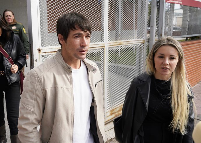 Archivo - Arquivo - Juan José Ballesta deixa o tribunal com sua advogada, Beatriz Uriarte, depois de testemunhar, em 07 de novembro de 2023, em Parla (Madri, Espanha). O ator está sendo investigado por supostamente ter cometido um crime de agressão sexual
