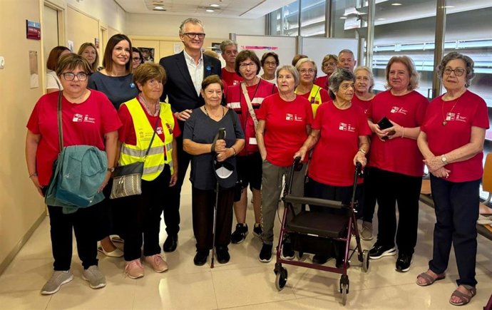 El consejero de Salud, Juan José Pedreño, visita el centro de salud de Zarandona con motivo del inicio de la vacunación antigripal y el Covid-19 a la población de riesgo