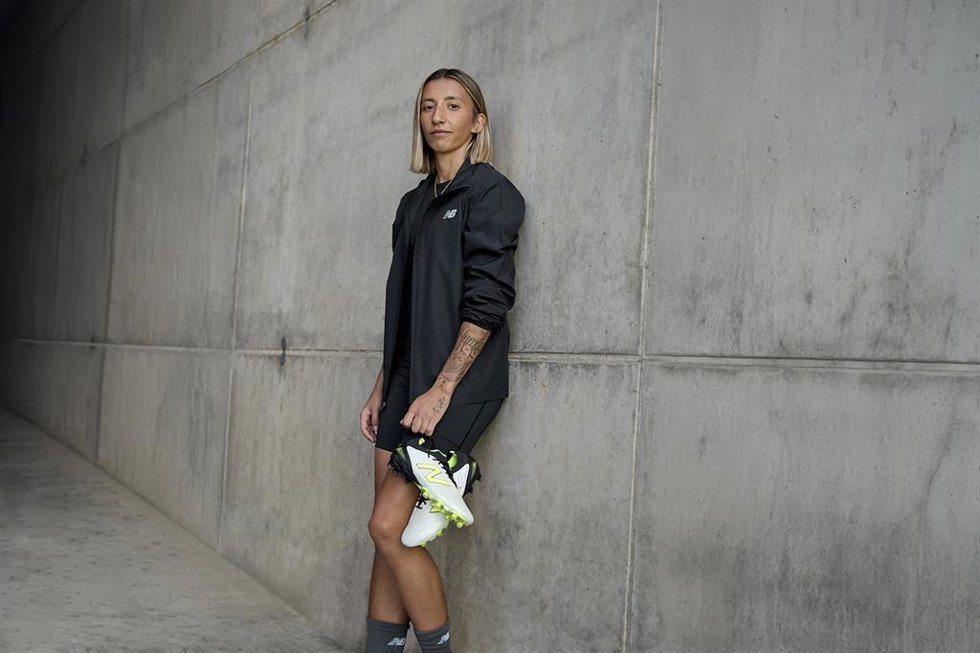 La futbolista del Real Madrid Sheila García, embajadora de New Balance, presenta el último modelo de botas Tekela v5.