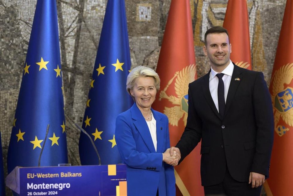 Archivo - Ursula von der Leyen y el primer ministro de Montenegro, Milojko Spajic