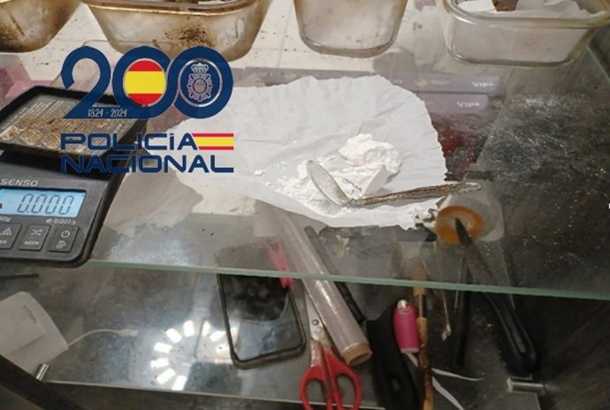Droga incautada en un piso usado como 'fumadero' en Las Tres Mil Viviendas de Sevilla.