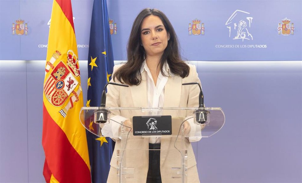 La portavoz de VOX en el Congreso, Pepa Millán, durante una rueda de prensa anterior a la Junta de Portavoces, en el Congreso de los Diputados, a 1 de octubre de 2025, en Madrid (España).