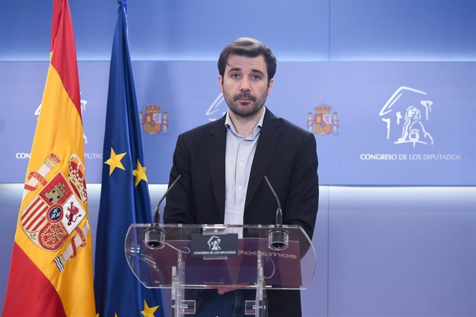 Archivo - El portavoz de Podemos en el Congreso, Javier Sánchez Serna, durante una rueda de prensa en el Congreso de los Diputados, a 1 de abril de 2025, en Madrid (España).