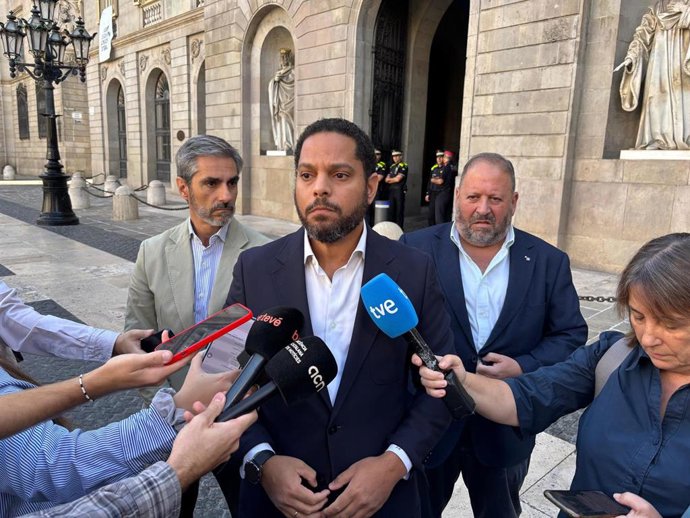 El secretario general de Vox y líder del partido en Catalunya, Ignacio Garriga, en una atención a los medios desde Barcelona
