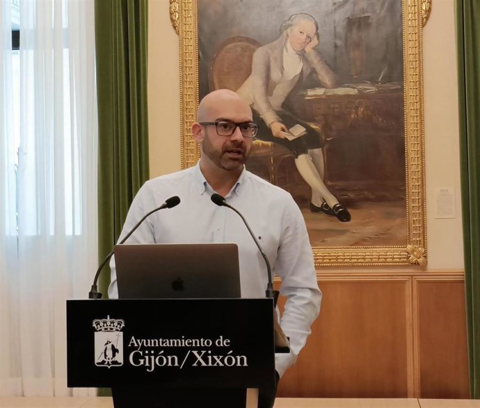 El portavoz de la Junta de Gobierno de Gijón, Jesús Martínez Salvador, en rueda de prensa en el Consistorio gijonés.