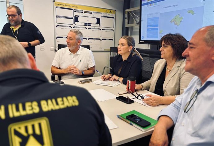 La presidenta del Govern, Marga Prohens, durante la reunión del Cecopi.